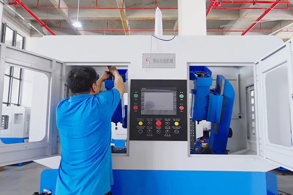 O ile głębsza jest średnica dolnego otworu gwintu w porównaniu z głębokością gwintu?